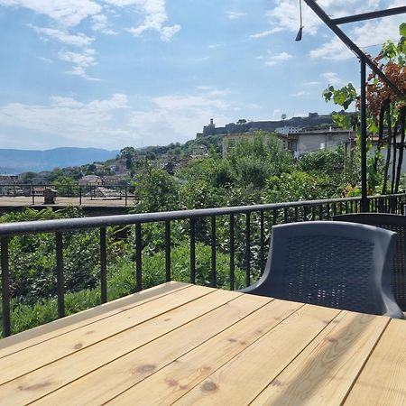 Bed and Breakfast Tony'S Terrace Gjirokastër Esterno foto