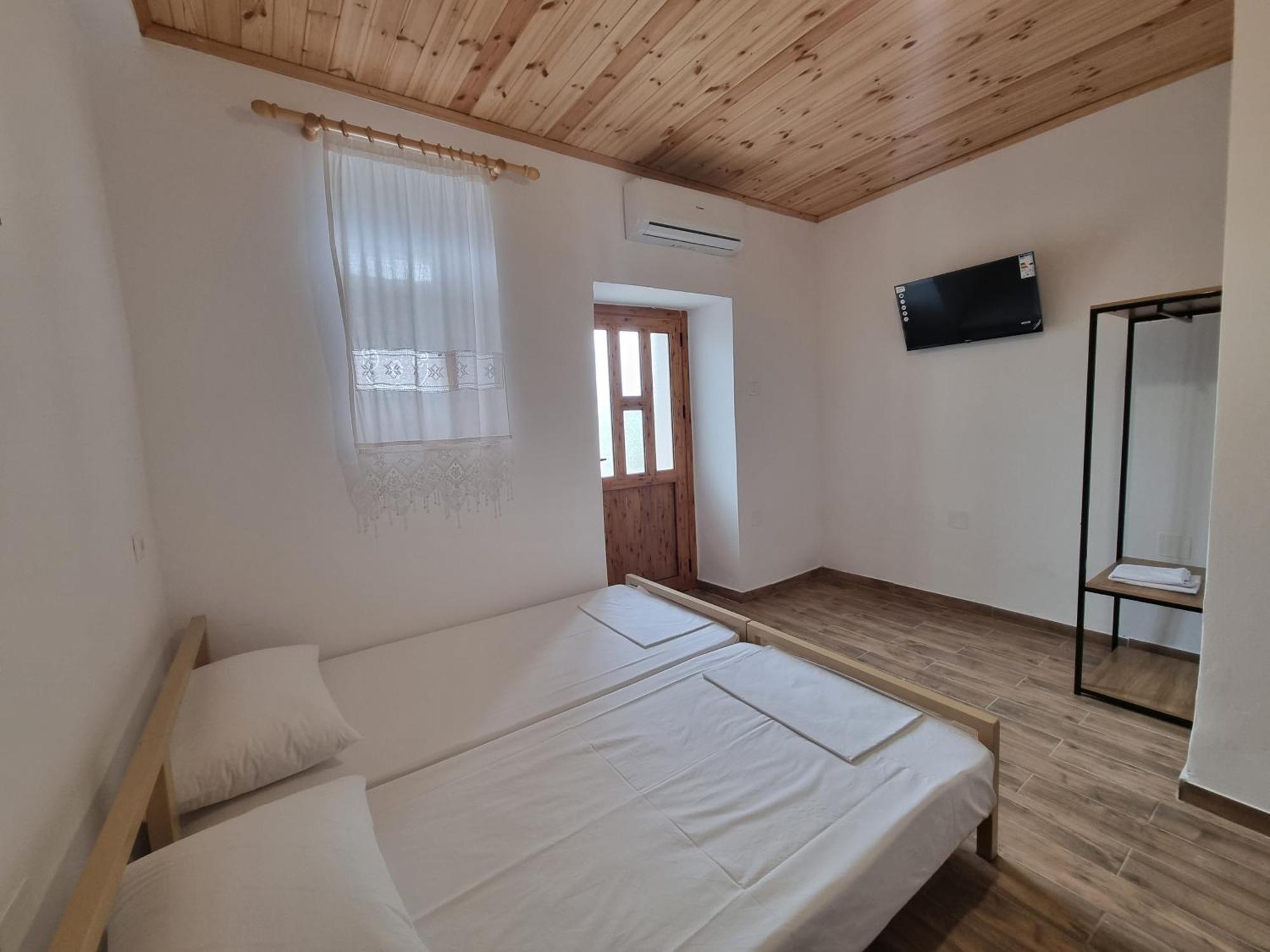 Bed and Breakfast Tony'S Terrace Gjirokastër Esterno foto