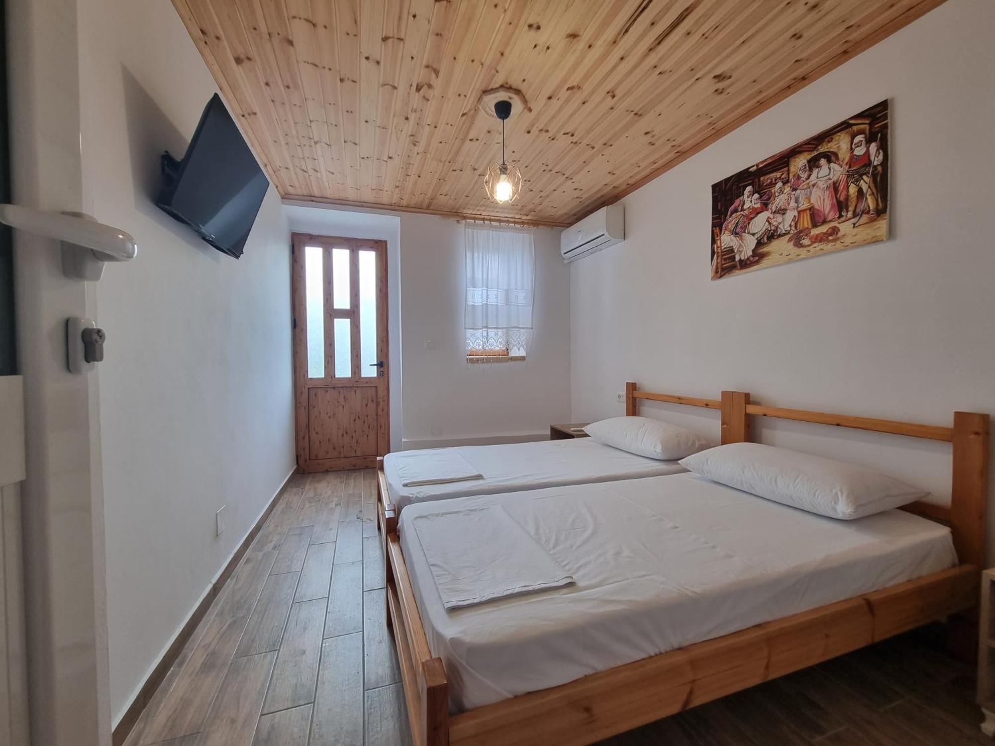 Bed and Breakfast Tony'S Terrace Gjirokastër Esterno foto