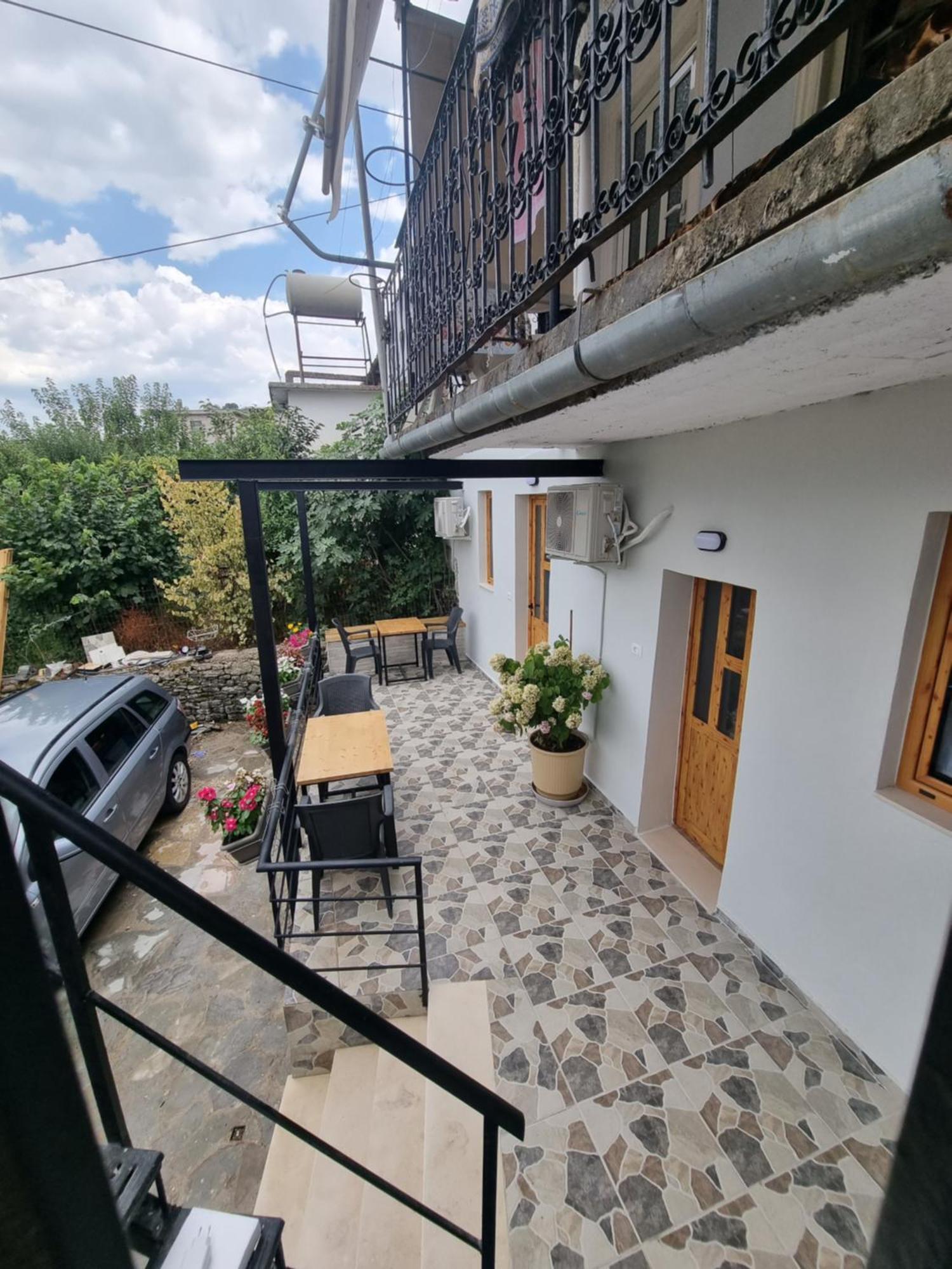 Bed and Breakfast Tony'S Terrace Gjirokastër Esterno foto