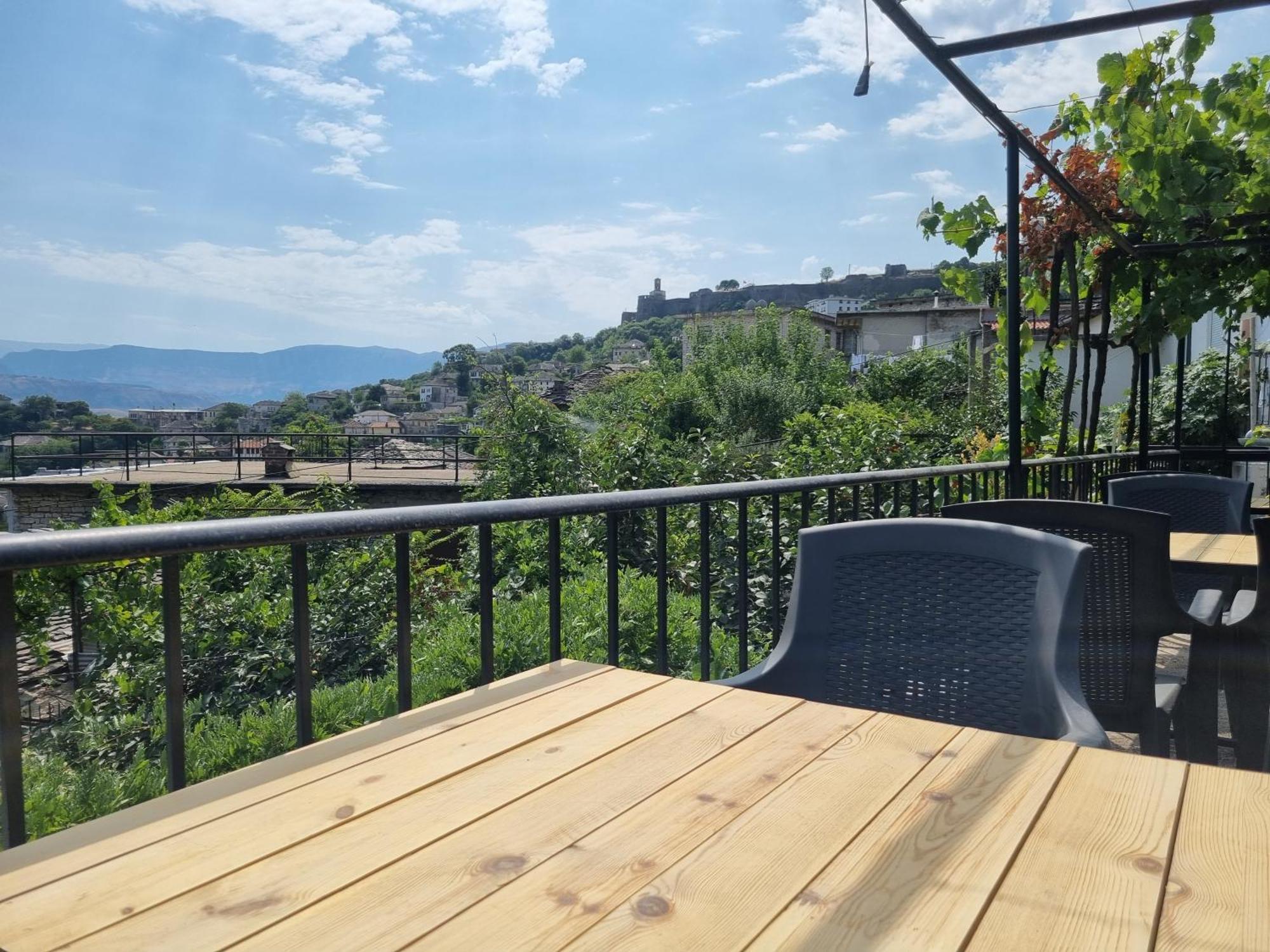 Bed and Breakfast Tony'S Terrace Gjirokastër Esterno foto