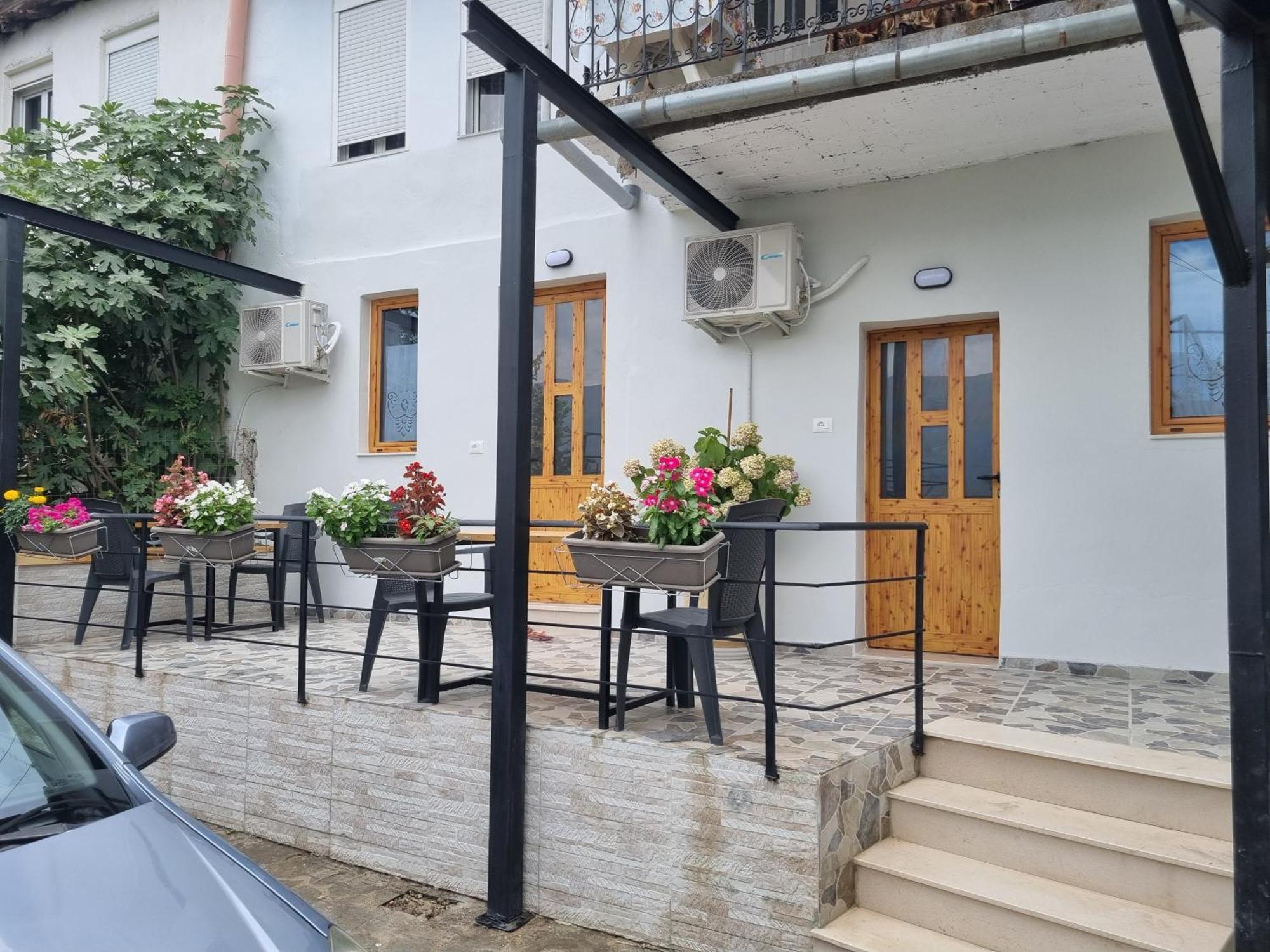 Bed and Breakfast Tony'S Terrace Gjirokastër Esterno foto