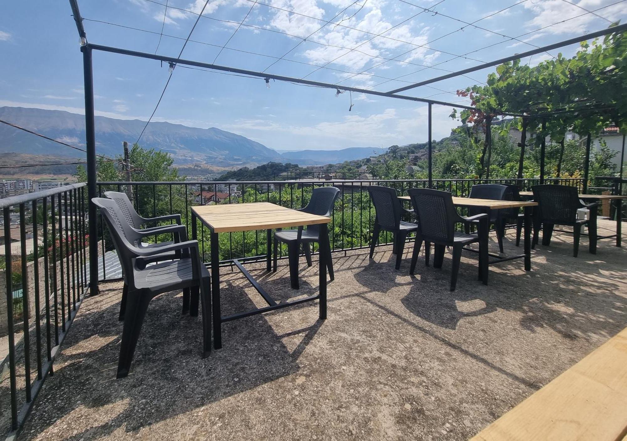 Bed and Breakfast Tony'S Terrace Gjirokastër Esterno foto